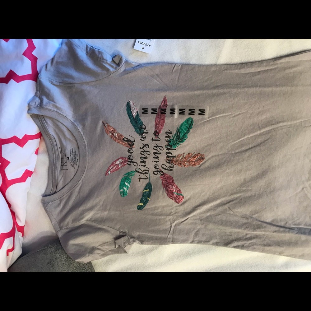 NEW T-shirt “good things are going to happen”